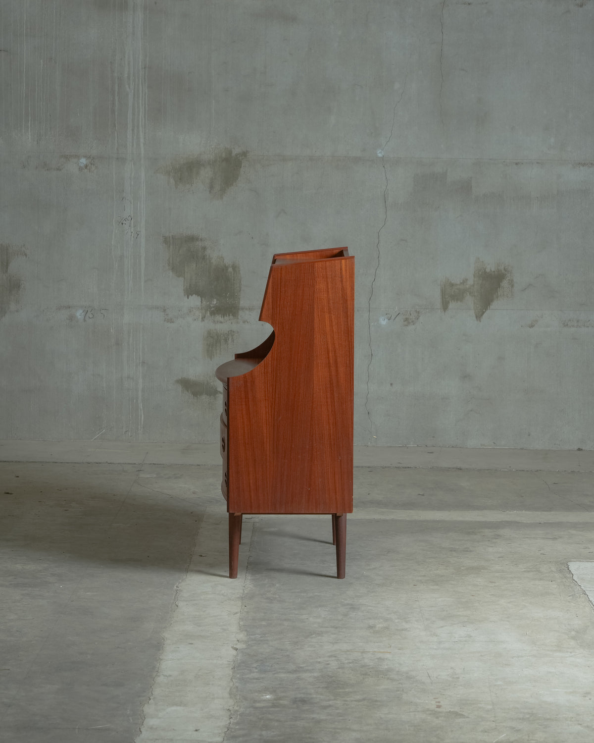 Gunnar Falsig / Mobelfabrik Holstebro｜北欧ヴィンテージ チーク材、ガラス ビューロー