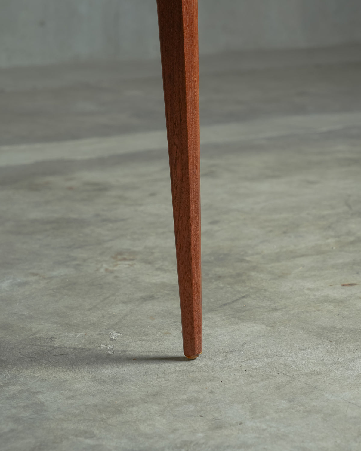 Model.283 / Johannes Andersen / C.F.C Silkeborg｜北欧ヴィンテージ チーク材 ラウンド コーヒーテーブル