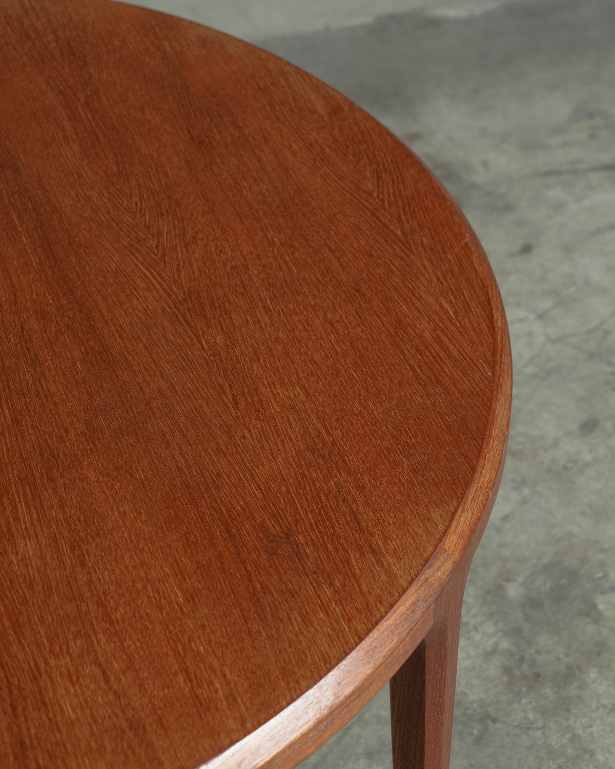 Model.283 / Johannes Andersen / C.F.C Silkeborg｜北欧ヴィンテージ チーク材 ラウンド コーヒーテーブル