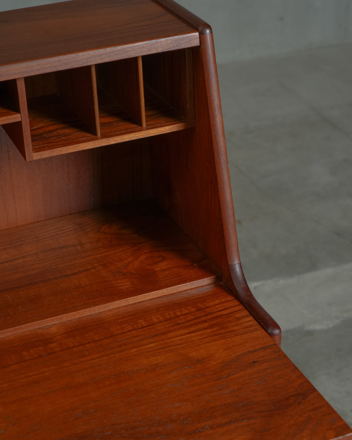 Arne Wahl Iversen / Vinde Mobelfabrik｜北欧ヴィンテージ チーク材 ビューロー